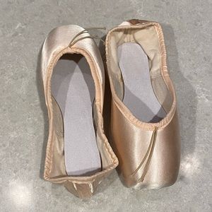 Suffolk Stellar Ballet Point Shoes, Size 4 1/2, XX